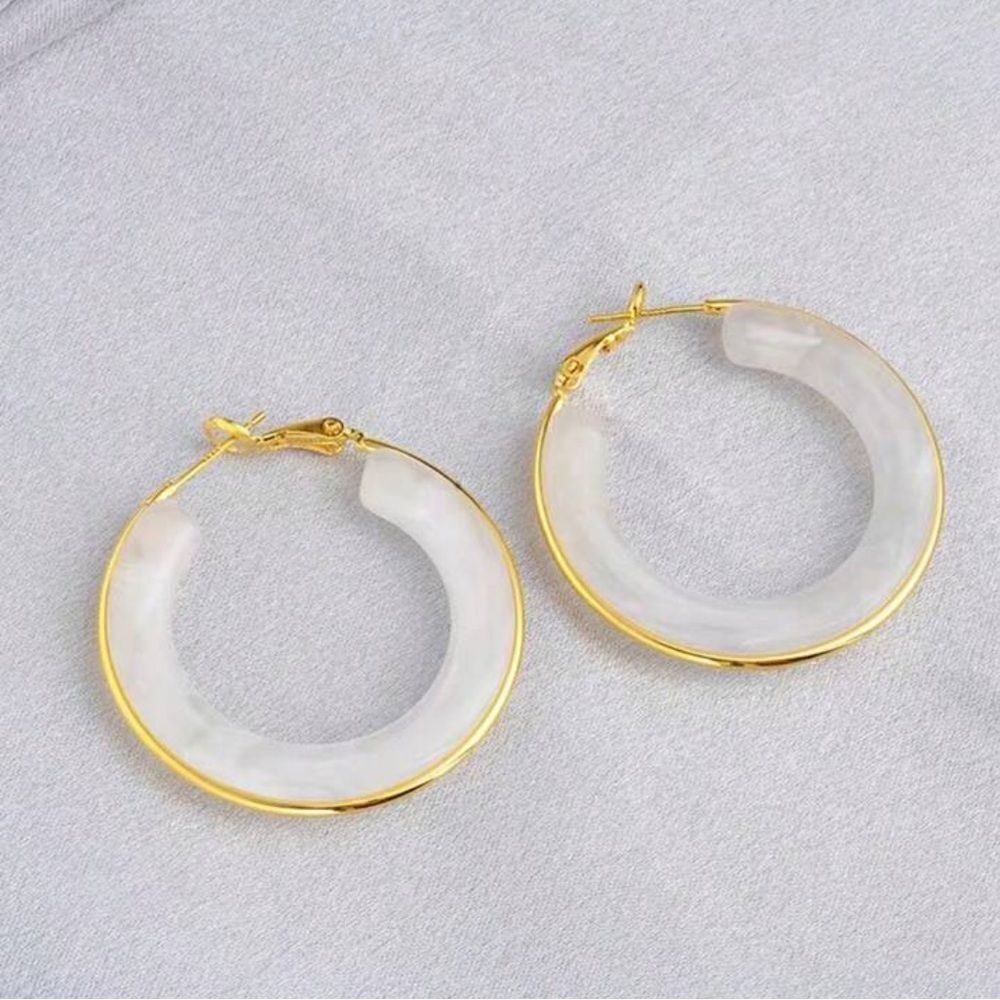 White crystal hoop earrings S702